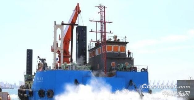 港达船厂EX5500反铲挖泥船“日港浚6”船顺利下水