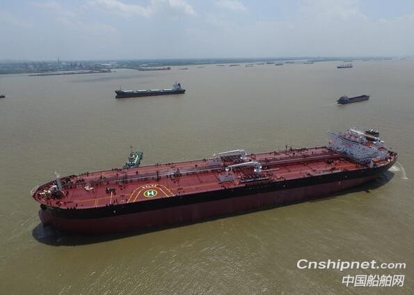 江苏新韩通船舶重工114000吨油轮顺利签字交付
