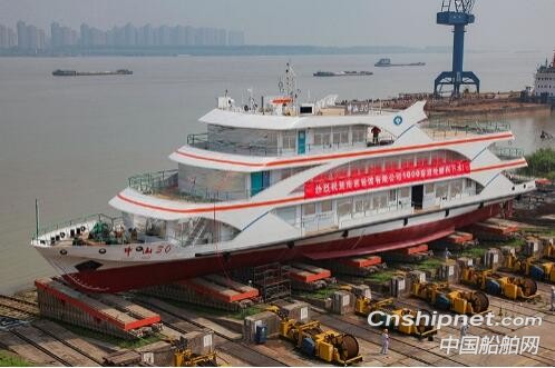 金陵船厂1000客位渡轮顺利下水