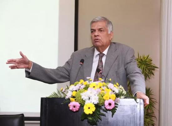 △12月9日,在斯里兰卡科伦坡,斯总理维克勒马辛哈在仪式上致辞