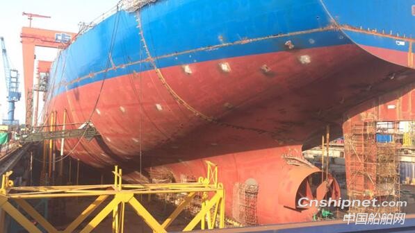 沪东中华三造公司完成40万吨矿砂船异地镗孔
