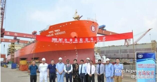 扬子江船业2艘化学品船同日顺利出坞