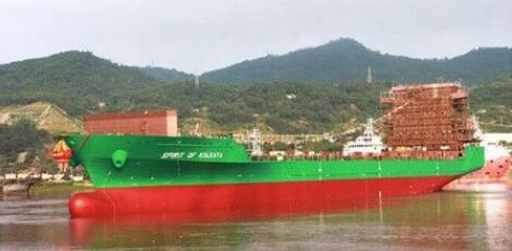 马尾造船2艘1162TEU支线型集装箱船顺利出坞