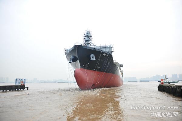 扬子江船业第二艘1800TEU集装箱船顺利下水