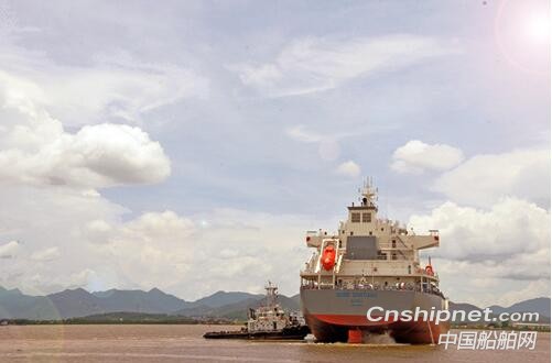 江门市南洋船舶工程39300DWT散货船签字交付