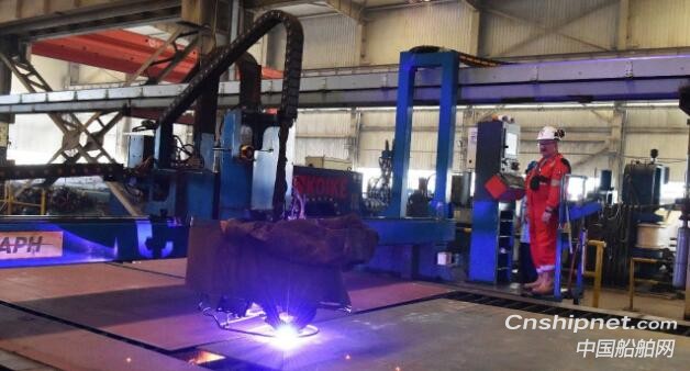 中航威海3100米车道高端客滚船4号船开工