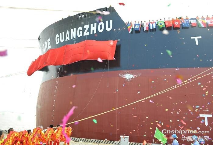 招商轮船第二代40万吨级超大型矿砂船命名交付