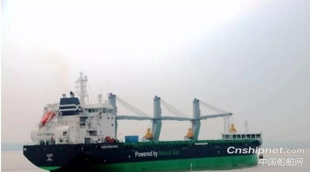 金陵船厂第二艘25000吨高压双燃料杂货船试航