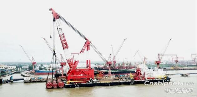 亚洲第二大起重船“蓝鲸”号圆满完成吊重试验