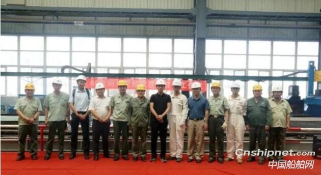 港船重工60米码头趸船开工