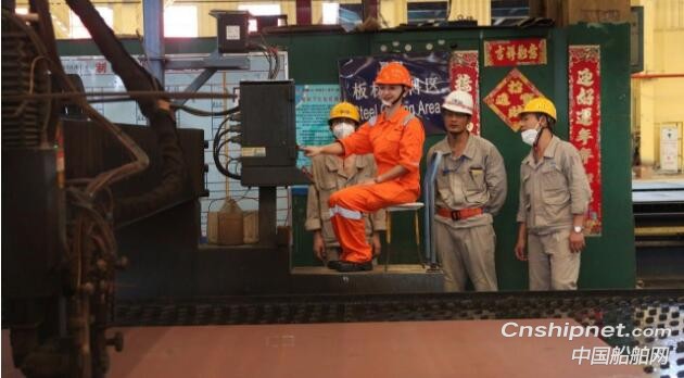 厦门船舶重工第二艘7500车LNG汽车滚装船开工