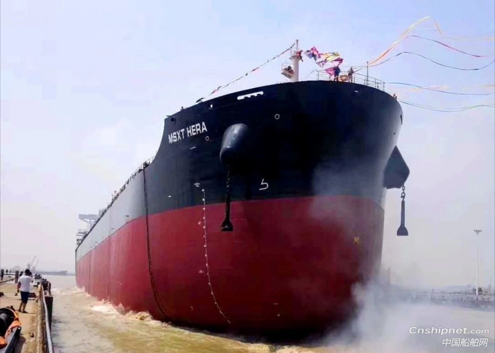 中船澄西12号8.2万吨散货船顺利下水