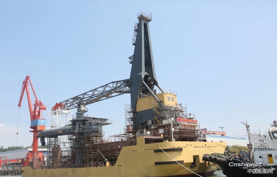 厦门船舶重工两天内完成三船出坞大节点