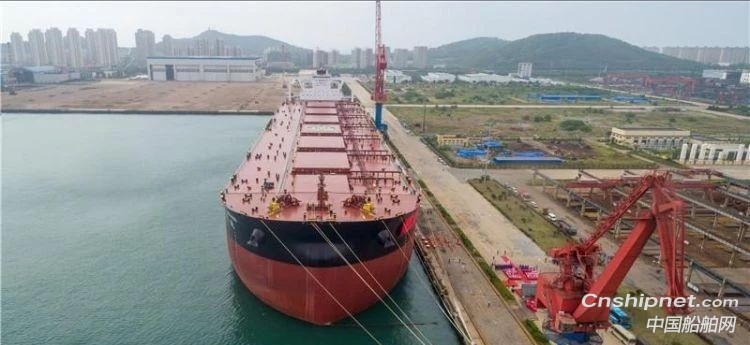 北船重工新型40万吨矿砂船“明通”轮命名交付