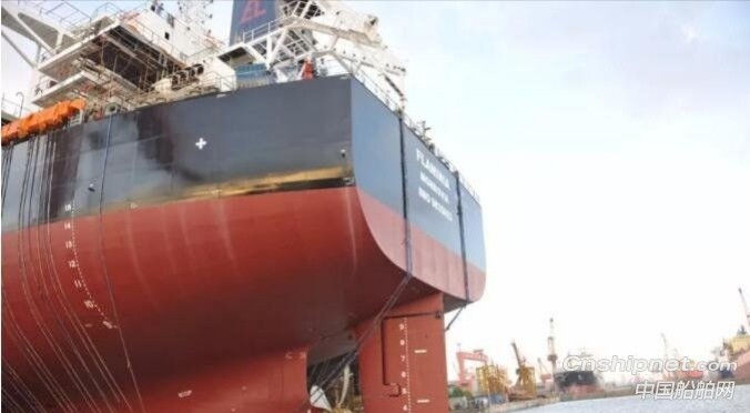 扬子江船业第二艘82000DWT散货船下水