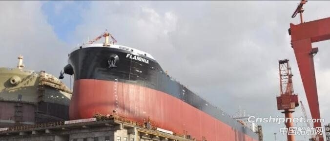 扬子江船业第二艘82000DWT散货船下水