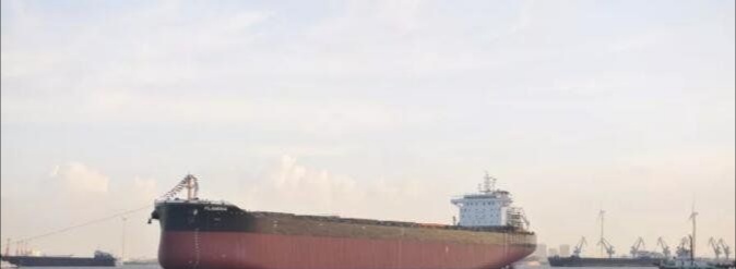 扬子江船业第二艘82000DWT散货船下水