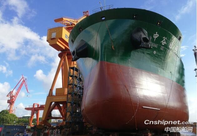 上海船厂第六艘2500TEU内贸集装箱船下水
