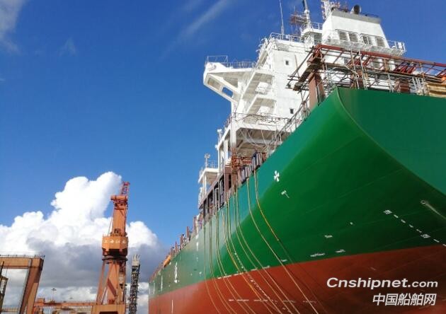 上海船厂第六艘2500TEU内贸集装箱船下水