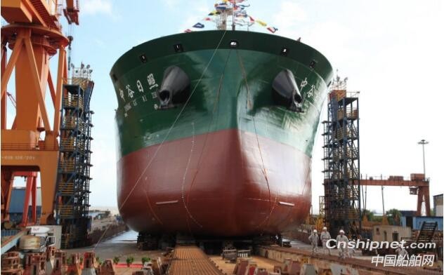 上海船厂第六艘2500TEU内贸集装箱船下水