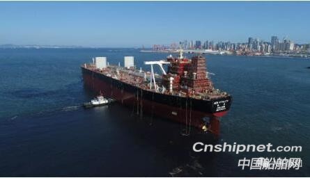 国内首艘安装风帆装置的30万吨VLCC80号船顺利出坞