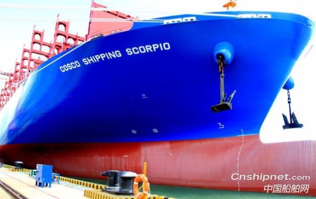 我国自主设计建造的2万箱级超大型集装箱船命名交付