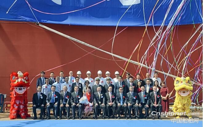 南通中远海运川崎超大型油轮“凯冠”轮命名