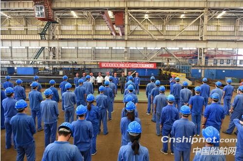 国内首批两艘符合智能机舱规范的智能型全回转拖船在镇江船厂开工