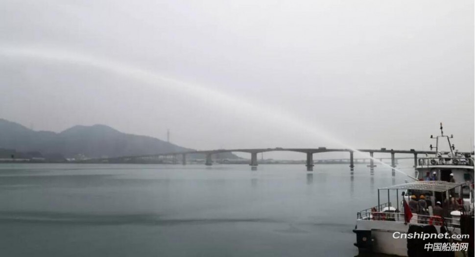 江龙船艇33米水政执法船顺利完成首航