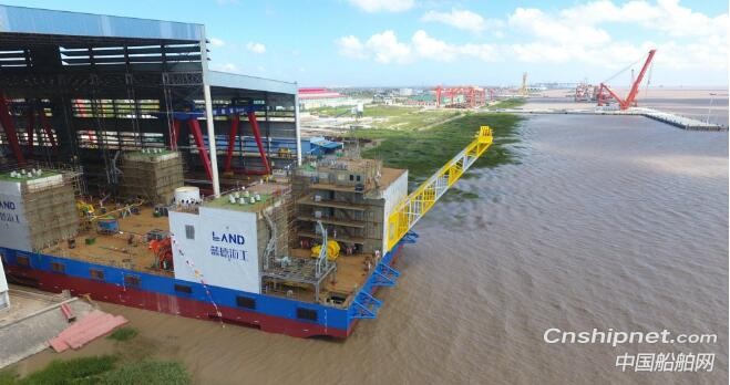 南通润邦海洋“华电稳强”自升式海上风电作业平台下水