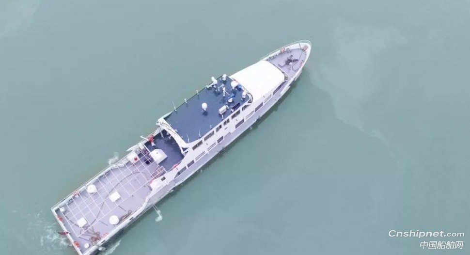 江龙船艇33米水政执法船顺利完成首航