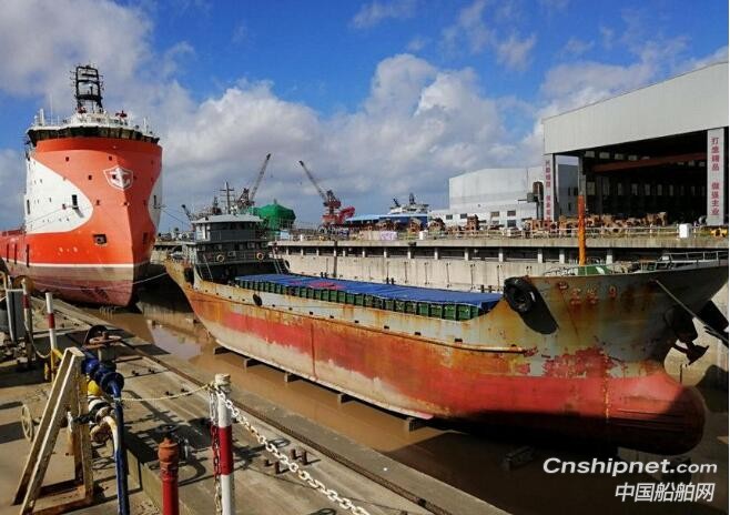 南通顺融重工2天内实现3船进出坞作业