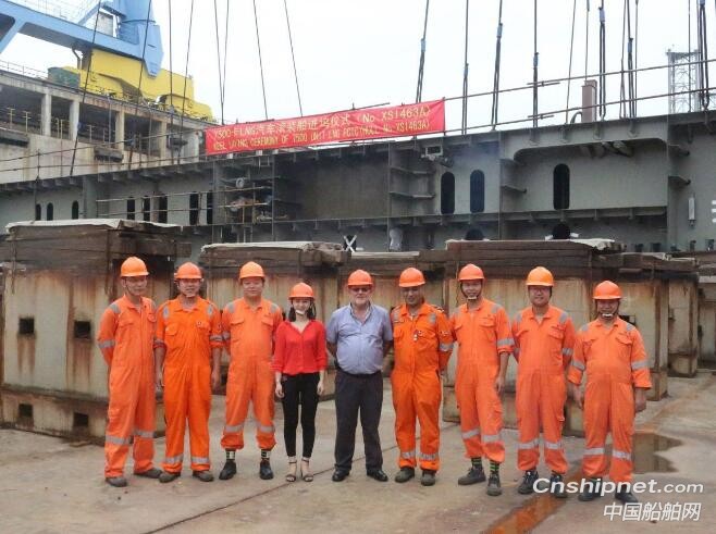 厦门船舶重工7500车LNG汽车滚装船首个分段进坞