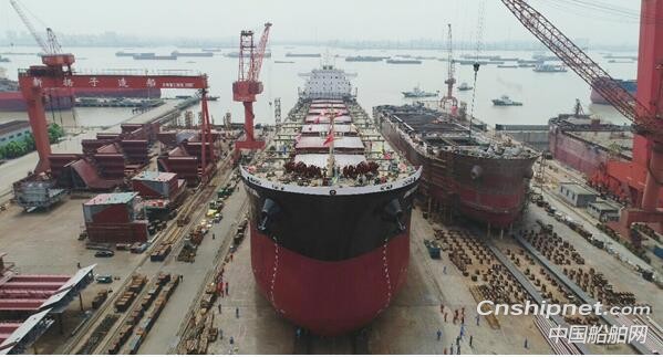 扬子江船业第三艘82000DWT散货船顺利下水