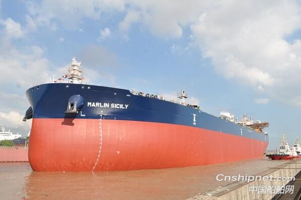 新世纪造船2艘油船顺利下水