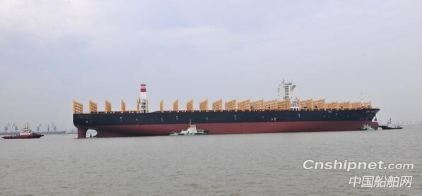 扬子江船业第五艘40万吨超大型矿砂船顺利出坞