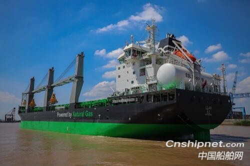 南京金陵船厂又一艘25000吨LNG高压双燃料杂货船签字交付