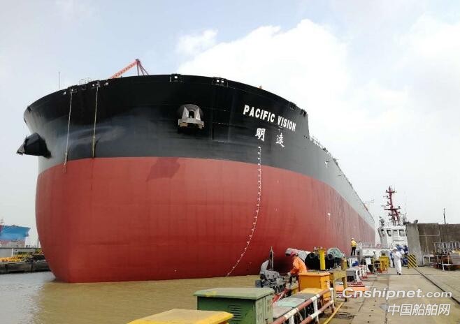 外高桥造船第三艘40万吨矿砂船H1447出坞