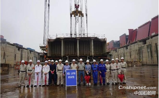 外高桥造船第二座CJ50型自升式钻井平台下坞