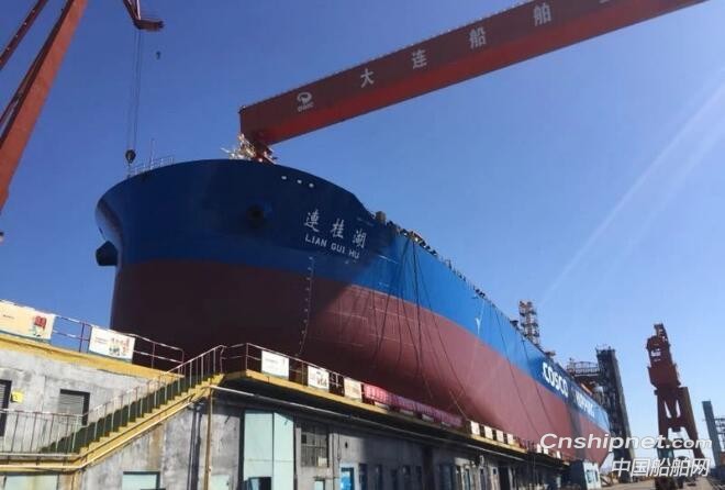 大船集团7.2万吨成品油船顺利下水
