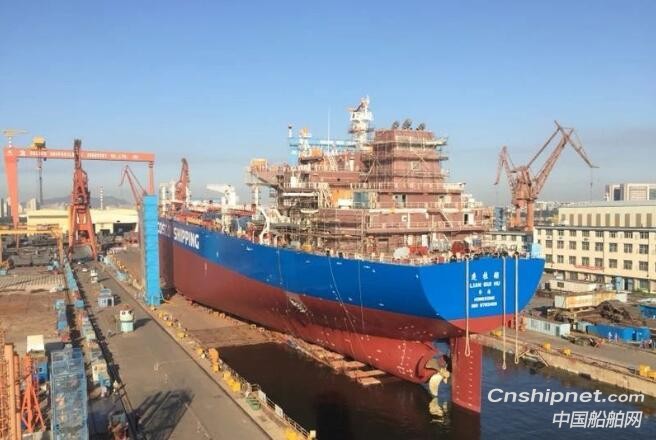 大船集团7.2万吨成品油船顺利下水