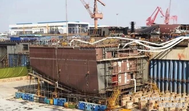 我国第一艘自主建造的极地科学考察破冰船“雪龙2”号正式命名下水