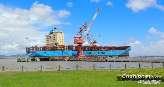 舟山中远海运重工第五艘3600TEU集装箱船顺利签字交付