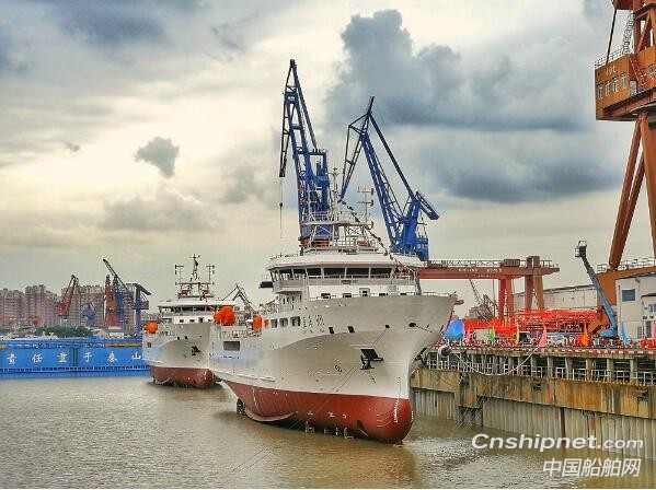 沪东中华2艘3000吨级海洋渔业综合科学调查船顺利出坞
