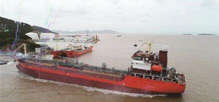 浙江东鹏船舶修造途中加油船“瑞运9号”下水