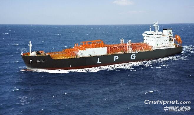 江南造船13000立方米LPG运输船首制船下水