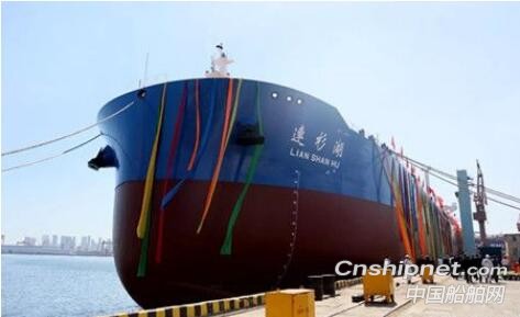 大船集团7.2万吨成品油船4号船命名交付