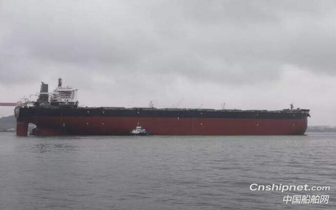 北船重工40万吨矿砂船7号船顺利出坞