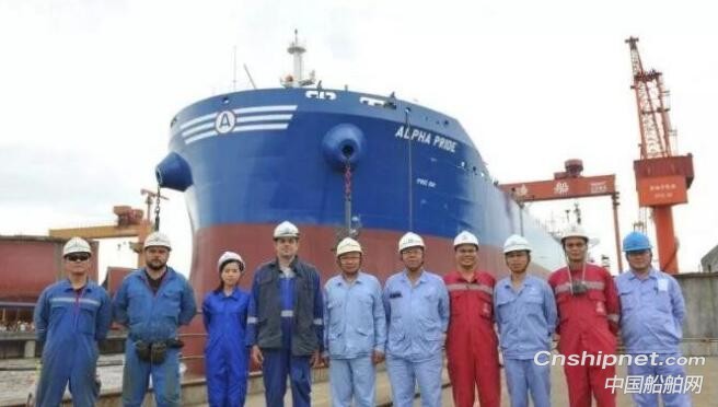 扬子江船业又一艘82000DWT散货船出坞