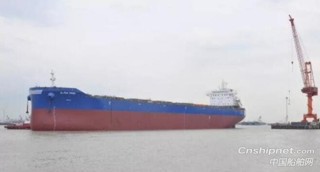 扬子江船业又一艘82000DWT散货船出坞